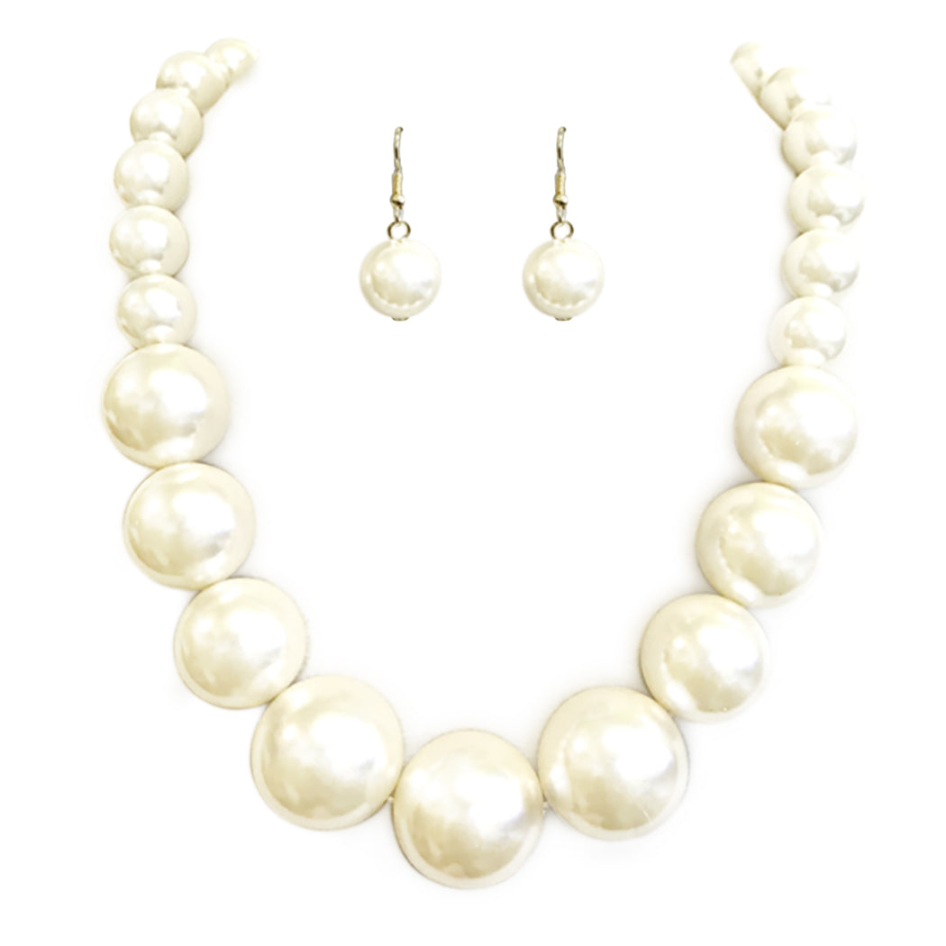 Bib on sale pearl necklace